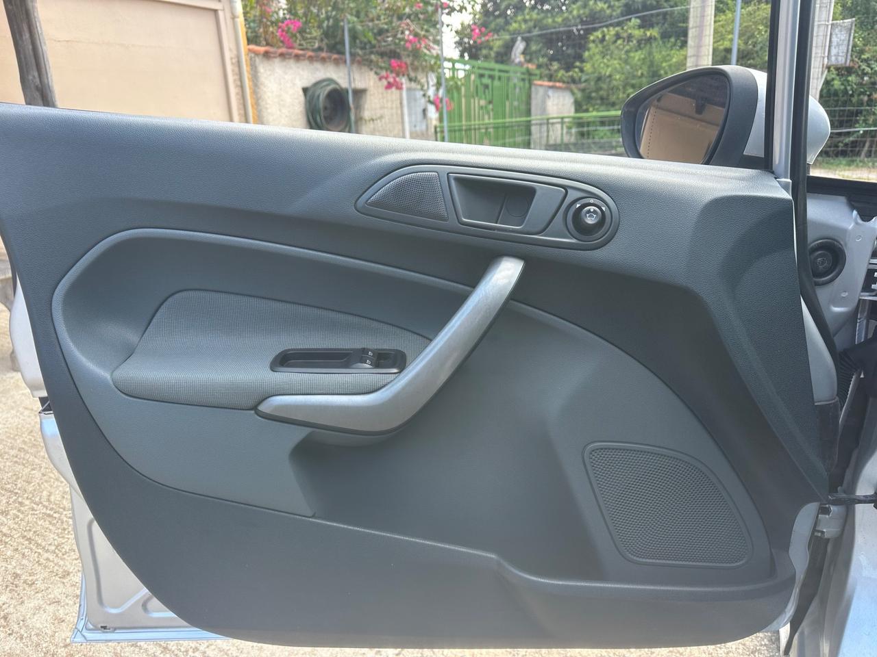 Ford Fiesta 1.4 TDCi 68CV 5 porte Titanium