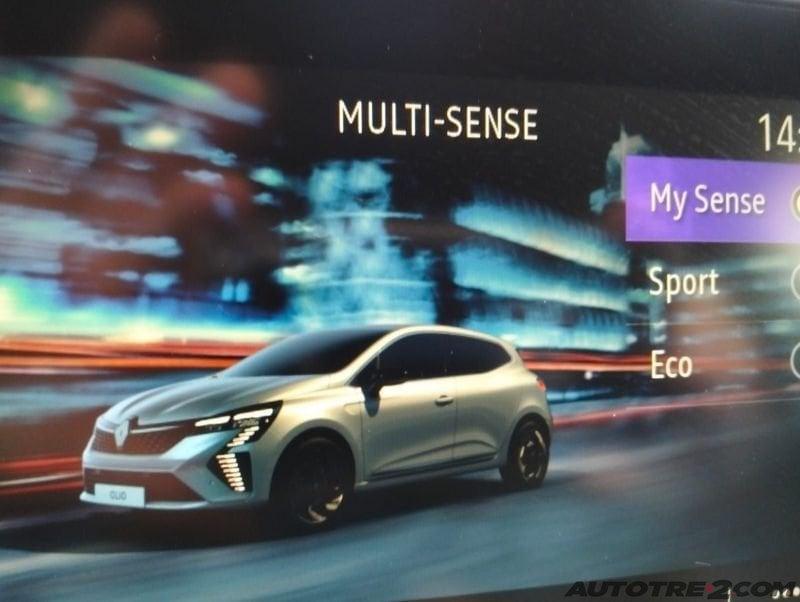 Renault Clio TCe 90 CV 5 porte Techno aziendali in PRONTA CONSEGNA