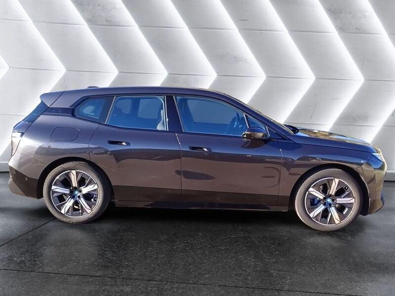 BMW iX xdrive40 pacchetto sportivo