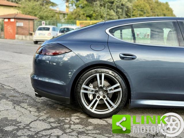 PORSCHE Panamera 4s