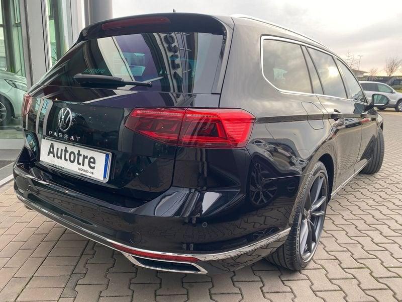 Volkswagen Passat Variant 2.0 TDI SCR EVO DSG Executive TOTAL BLACK