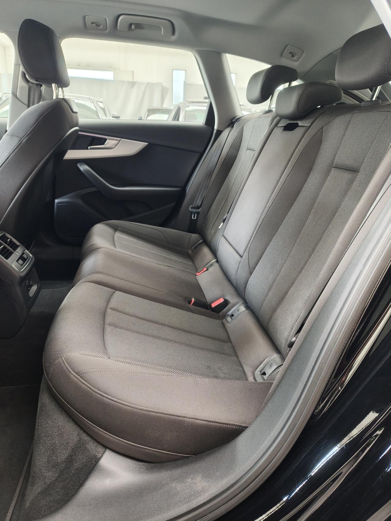 Audi A4 Avant 35 TDI/163 CV S tronic line edition