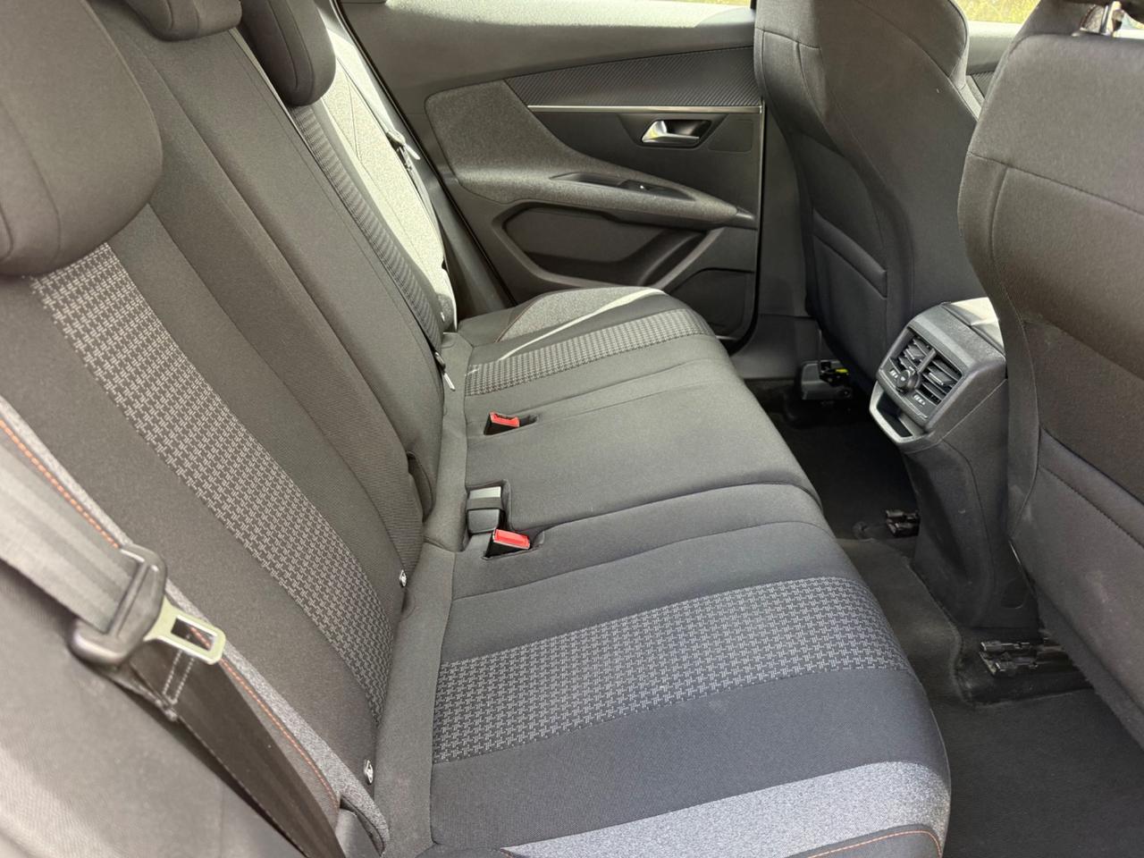 Peugeot 3008 BlueHDi 130 S&S Active Pack
