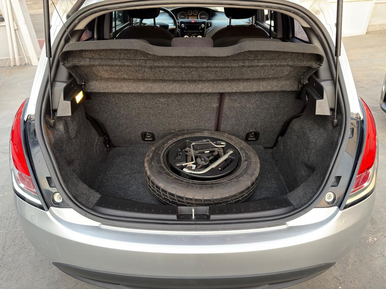 Lancia Ypsilon 1.2 69 CV 5 porte S&S Platinum GPL