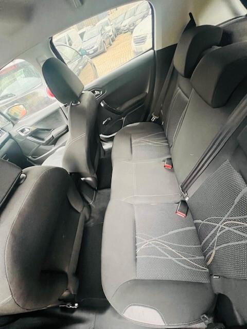 Peugeot 208 1.2 VTi 82 CV 5 porte Allure