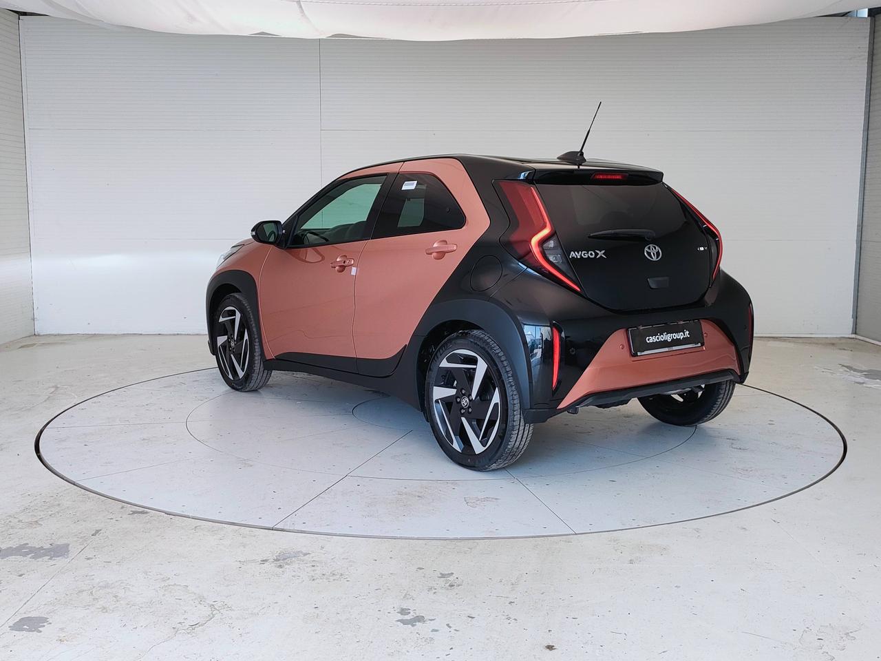 TOYOTA AYGO X HEV PREMIUM MC26