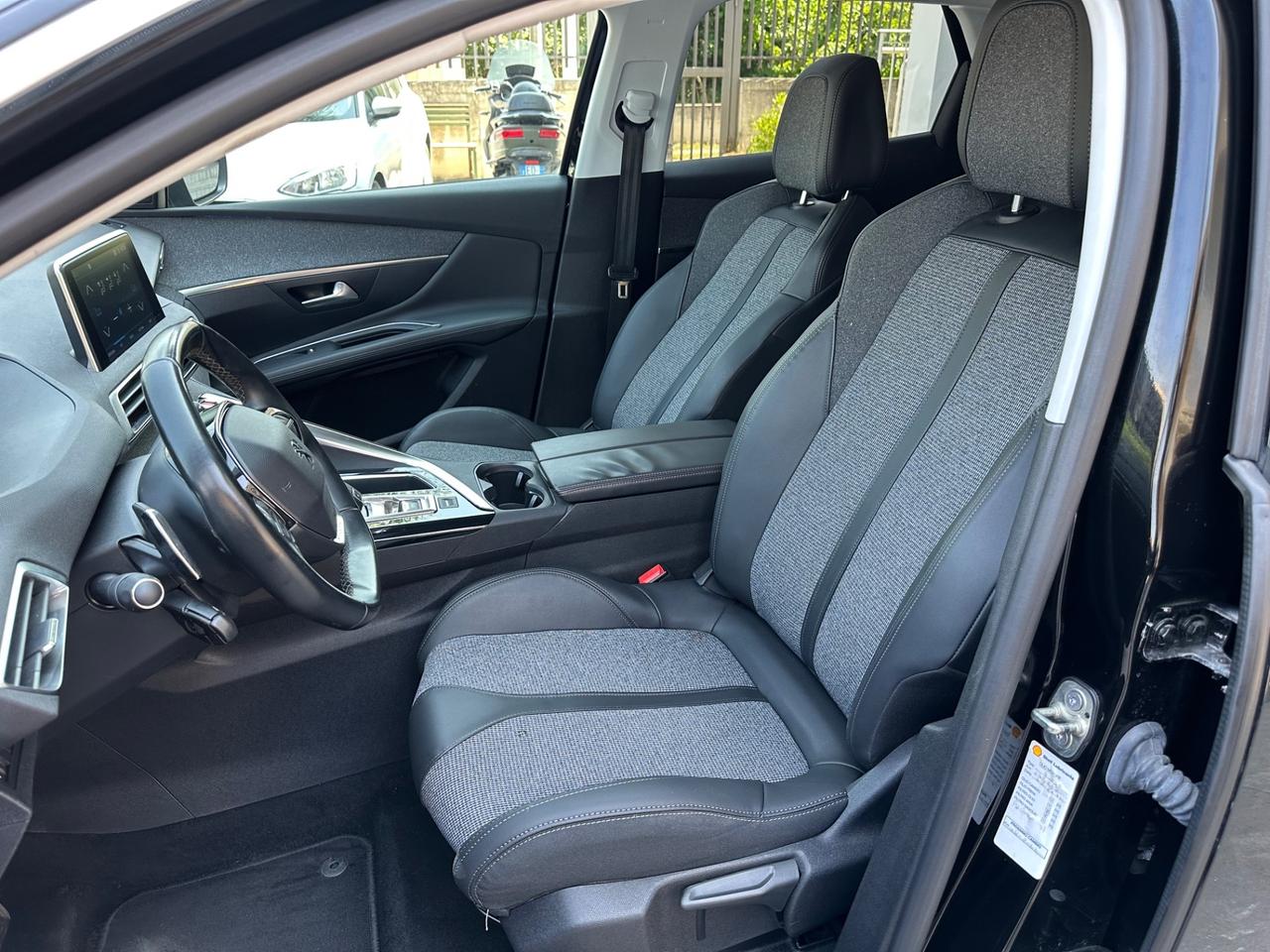Peugeot 3008 BlueHDi 130 S&S EAT8 Allure