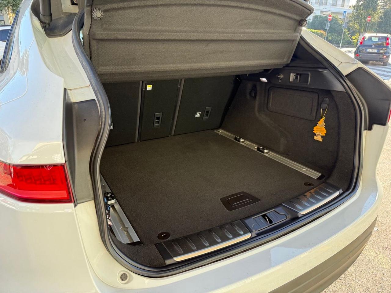 Jaguar F-Pace 180 cv #8582