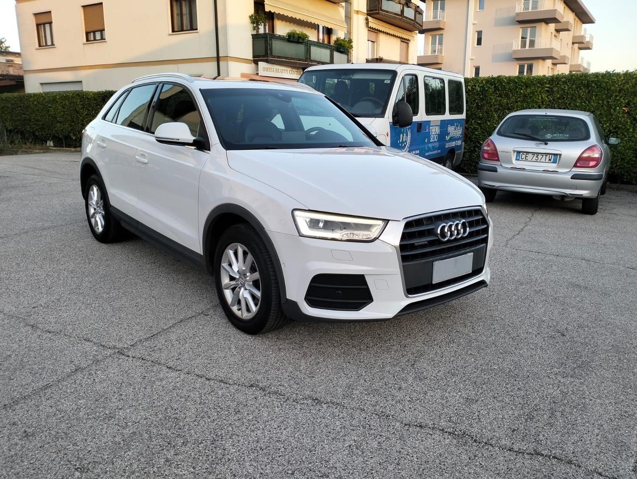 Audi Q3 S - LINE