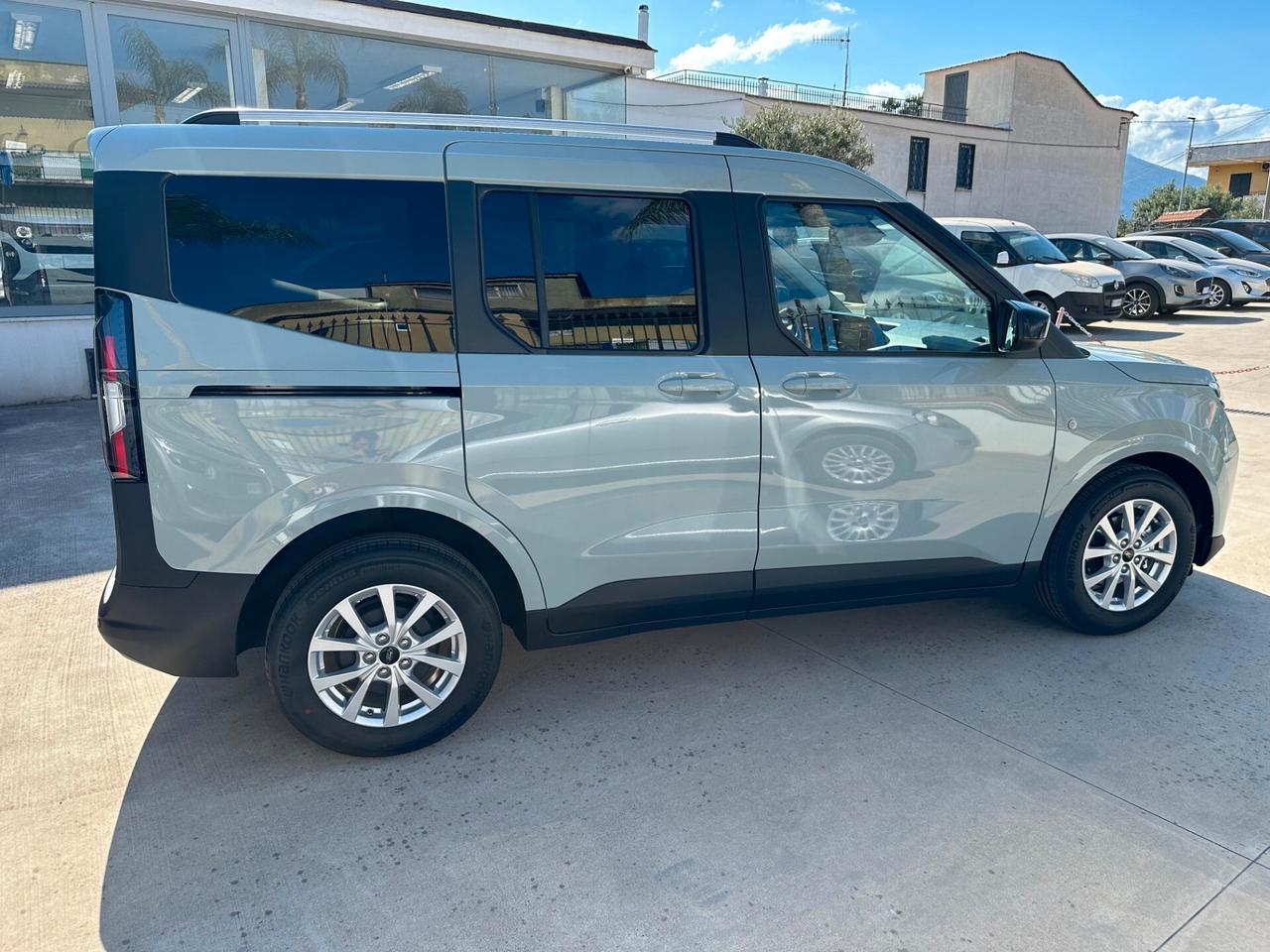 Ford Tourneo Courier 1.0 EcoBoost Titanium