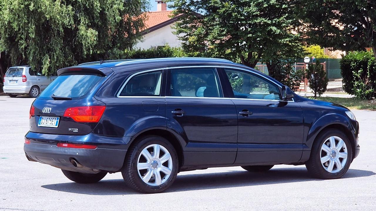 Audi Q7 3.0 V6 TDI 240 CV quattro 7 Posti