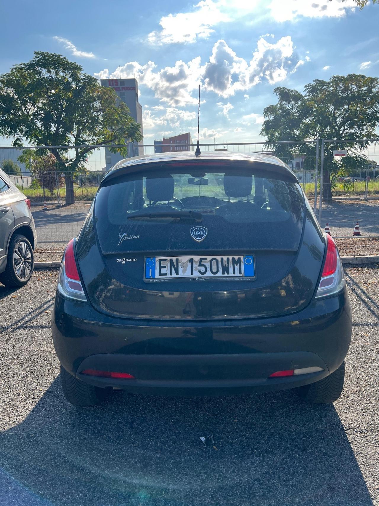 Lancia Ypsilon 0.9 TwinAir 85 CV 5 porte Metano Ecochic Silver