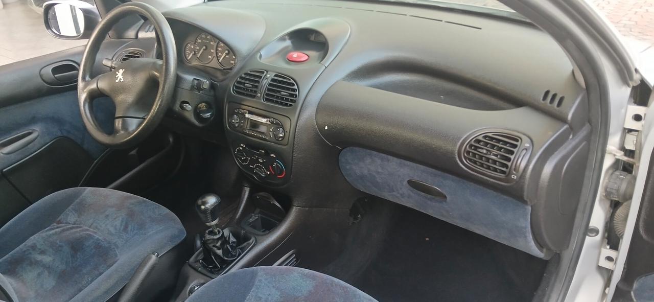 Peugeot 206 1.pochi km neopatentati