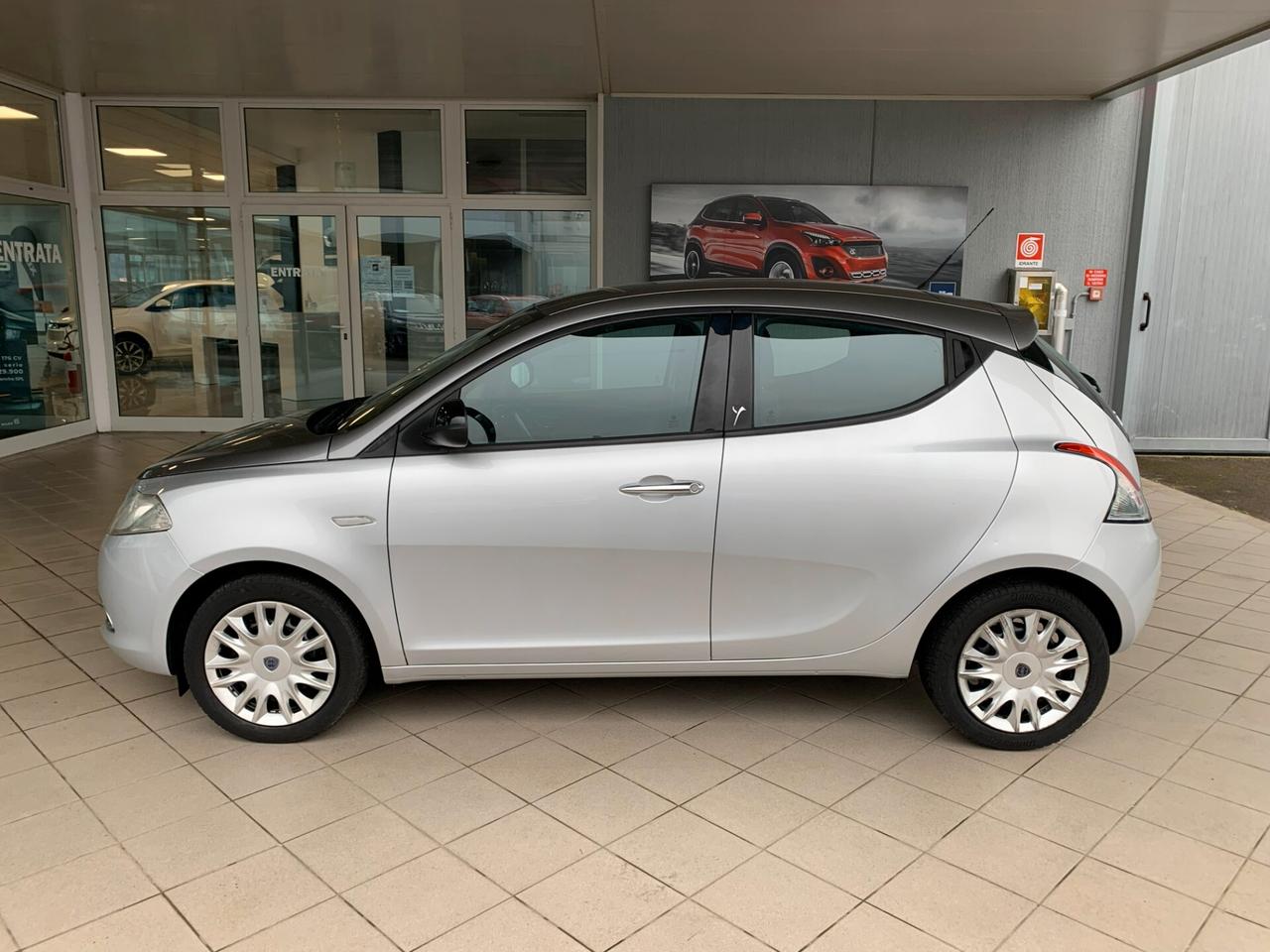 Lancia Ypsilon 0.9 TwinAir 85 CV 5 porte S&S Platinum