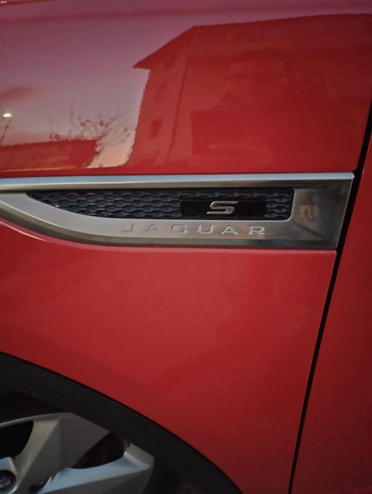 Jaguar E-Pace 2.0D 150 CV AWD aut. R-Dynamic HSE