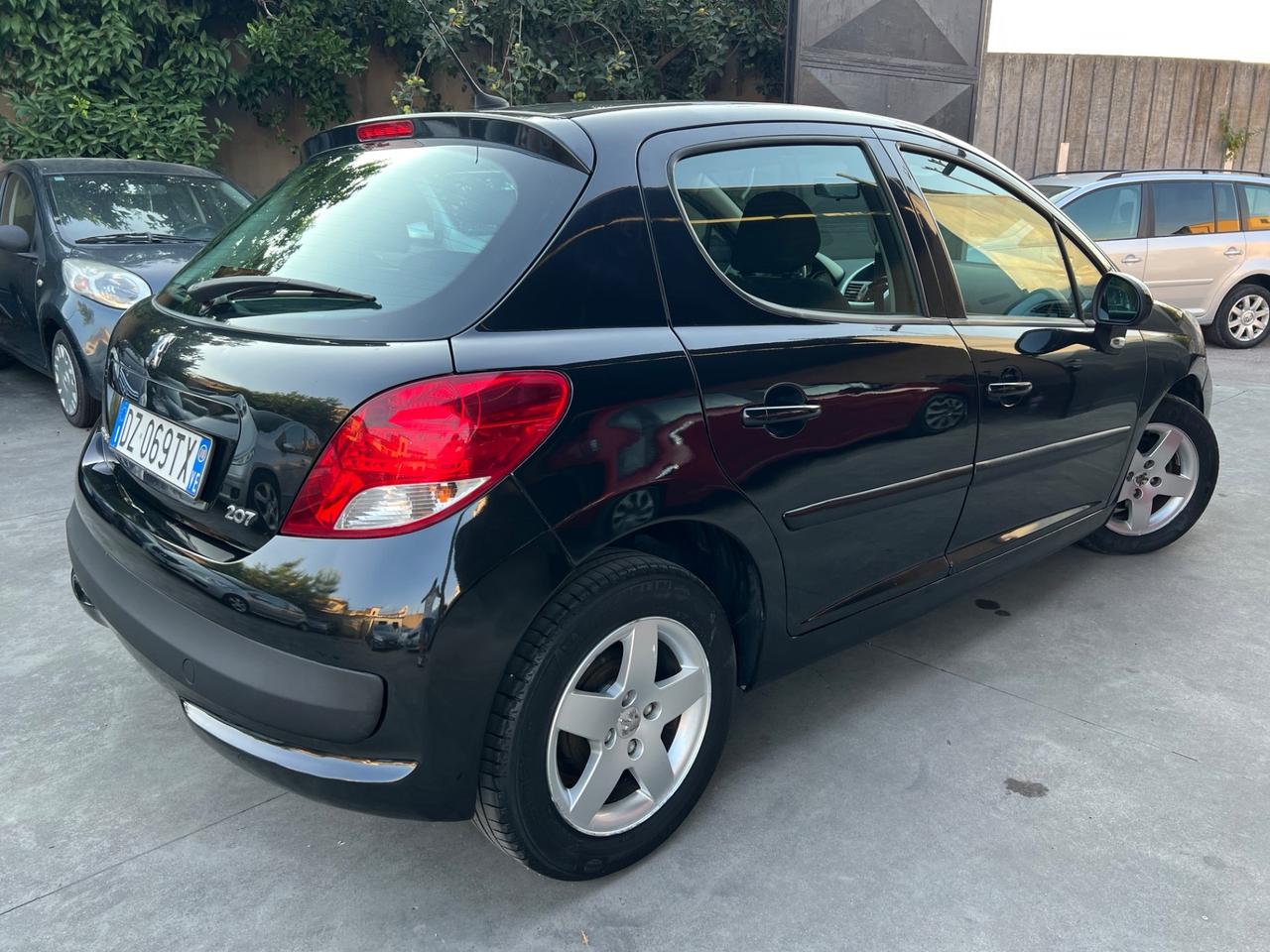 Peugeot 207 1.4 8V 75CV 5p. GPL
