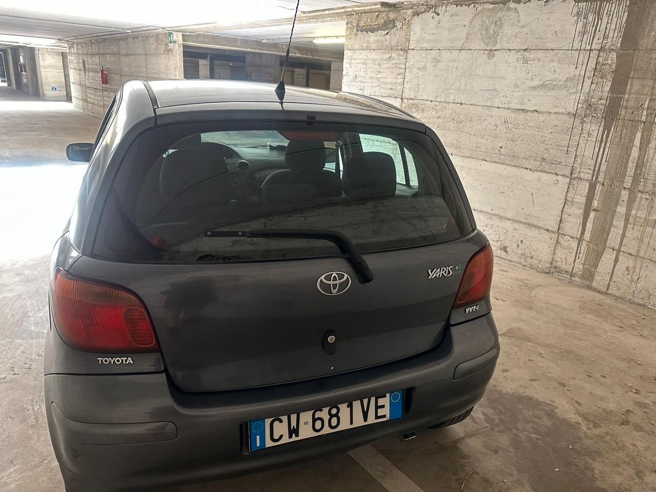 Toyota Yaris 1.0i 16V cat 5 porte Sol