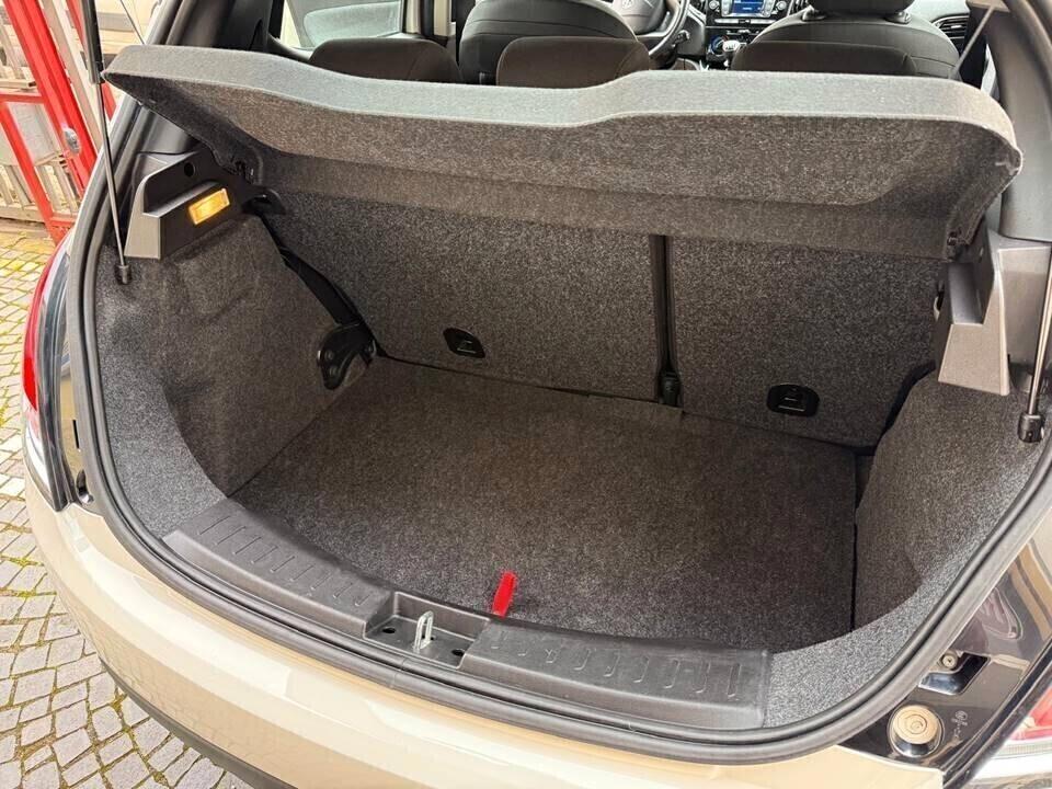 Lancia Ypsilon 1.0 FireFly 5 porte S&S Hybrid Ecochic Silver