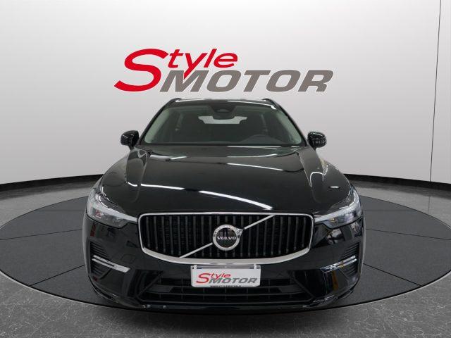 VOLVO XC60 B4 (d) AWD automatico Momentum Sport