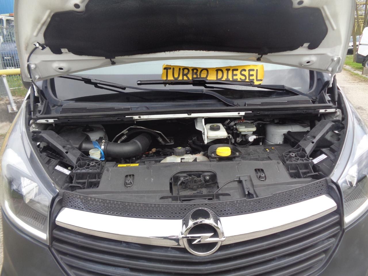 Vivaro 1.6 BiTurbo friziobne e volano km0 garz 12