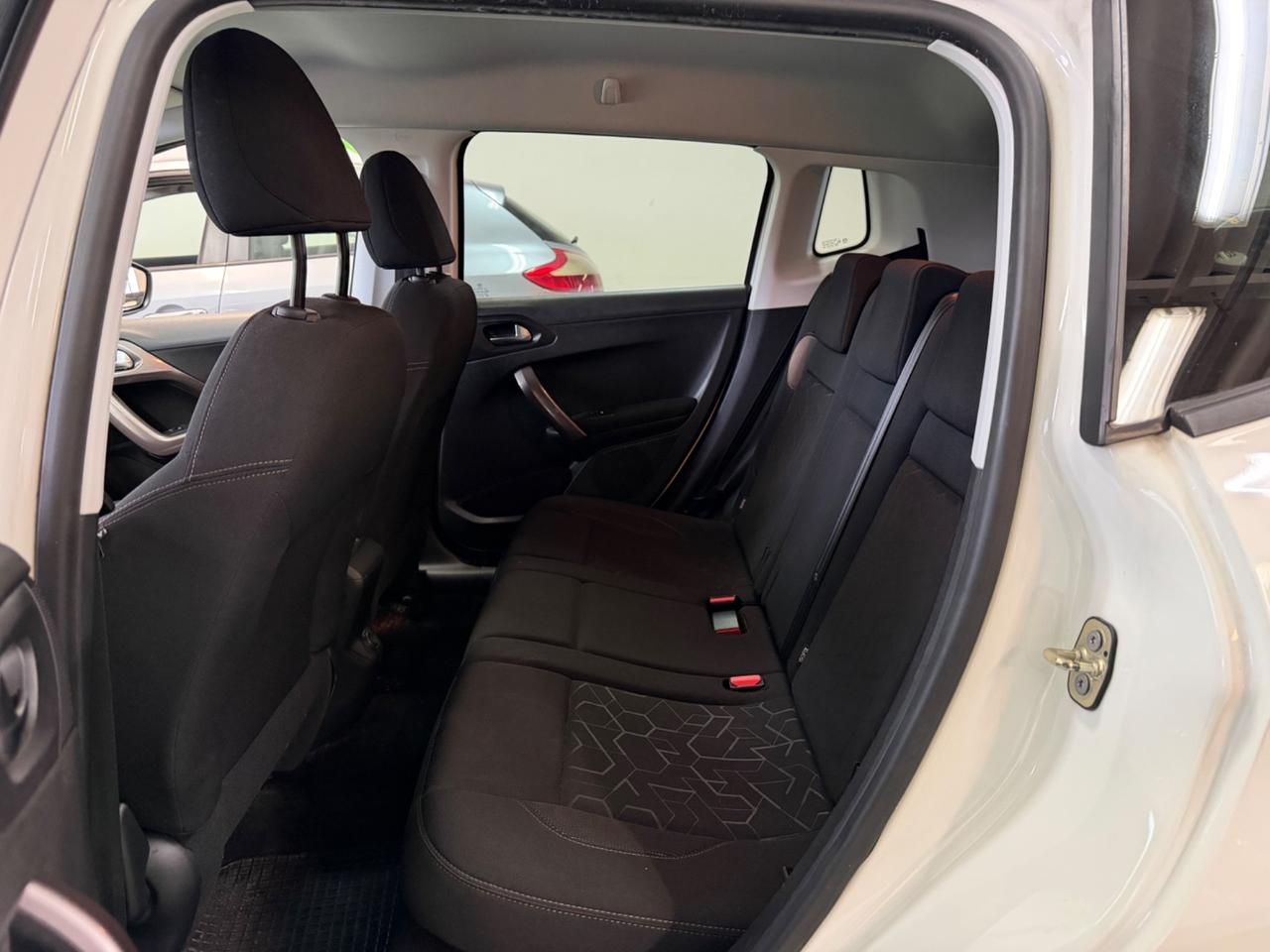 Peugeot 2008 1.2 82CV Allure