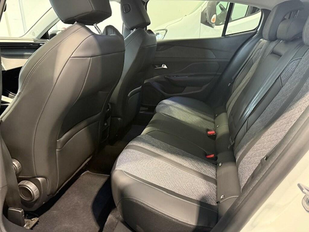 Peugeot 408 1.2 PureTech Allure Pack EAT8