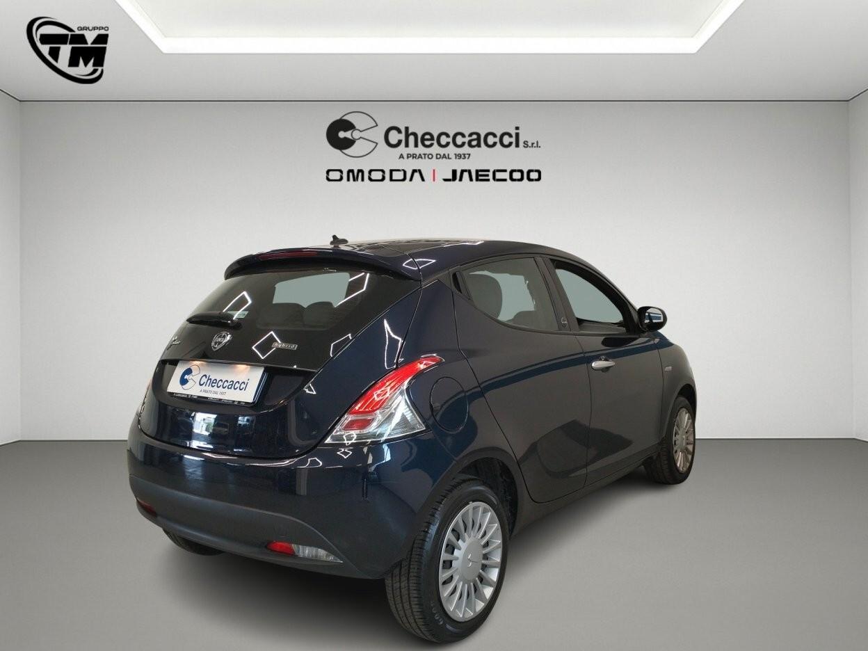 Lancia Ypsilon 1.0 FireFly 5 porte S&S Hybrid Ecochic Silver