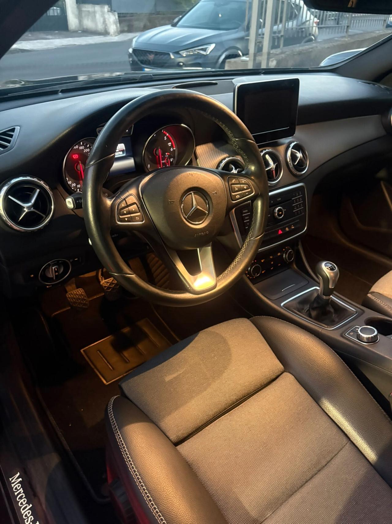 Mercedes-benz GLA 200 d Business