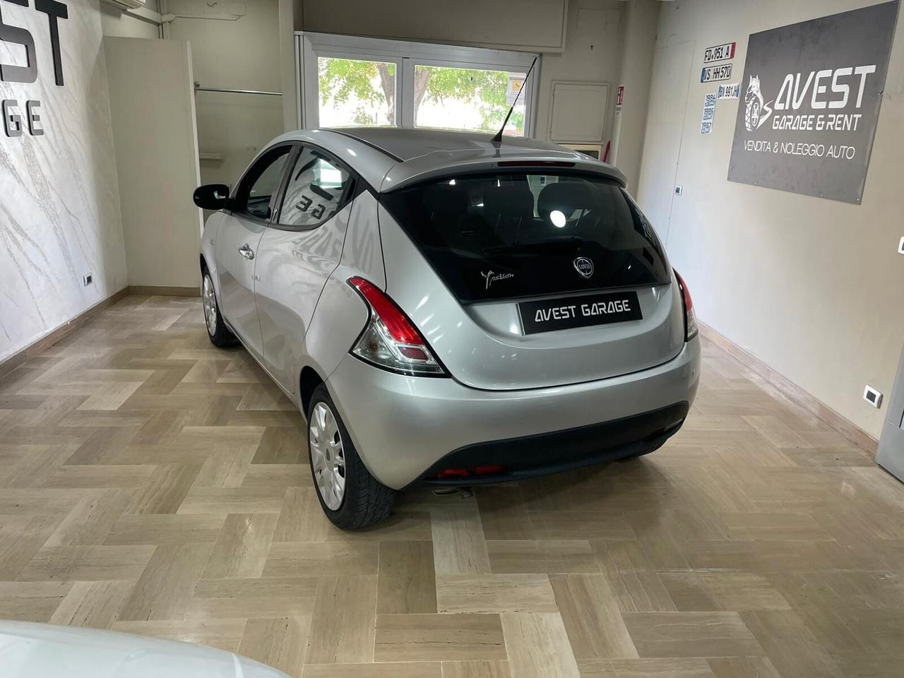 Lancia Ypsilon 1.2 69 CV 5 porte S&S Silver