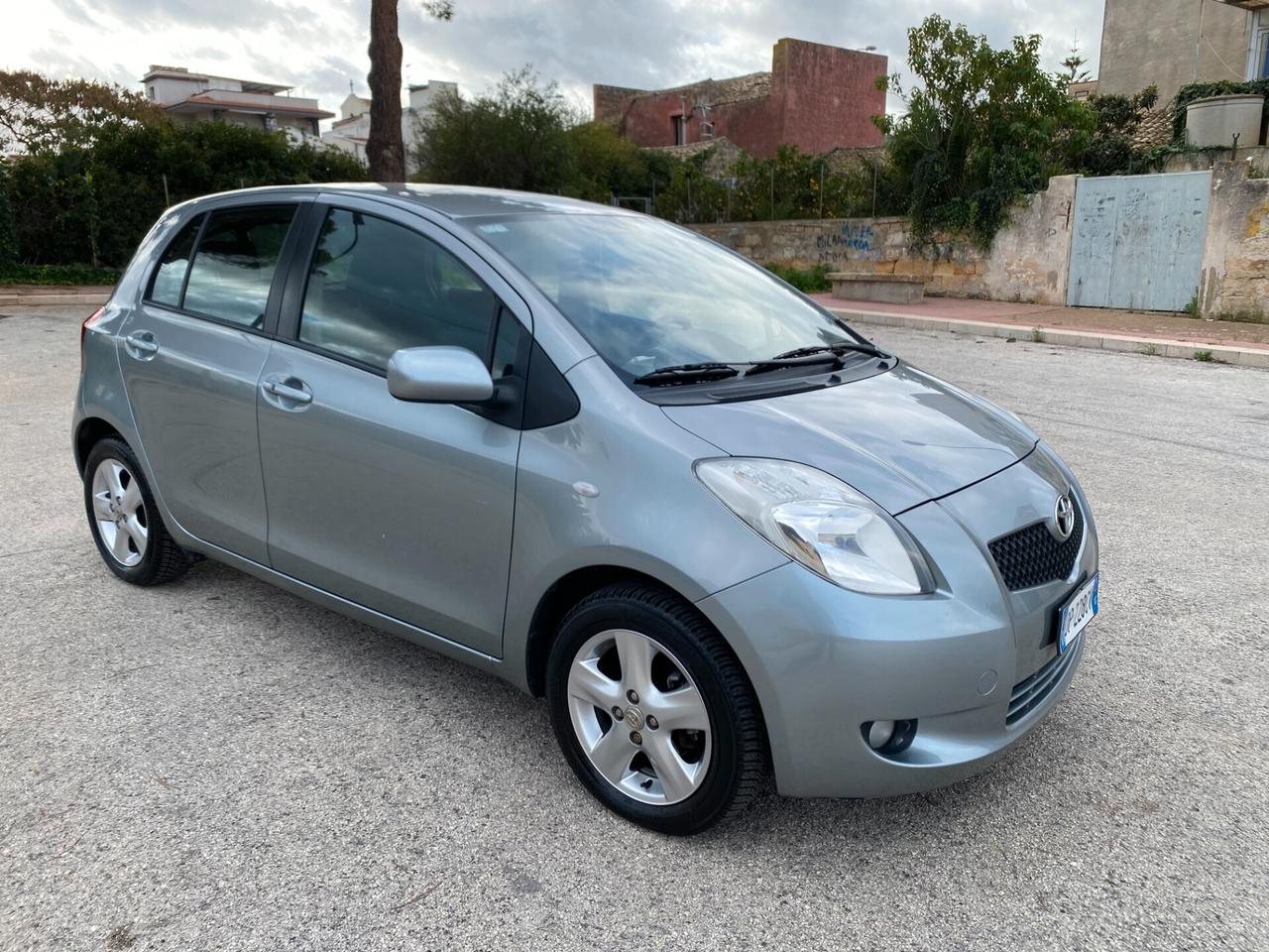 Toyota Yaris 1.3 5 porte Navi