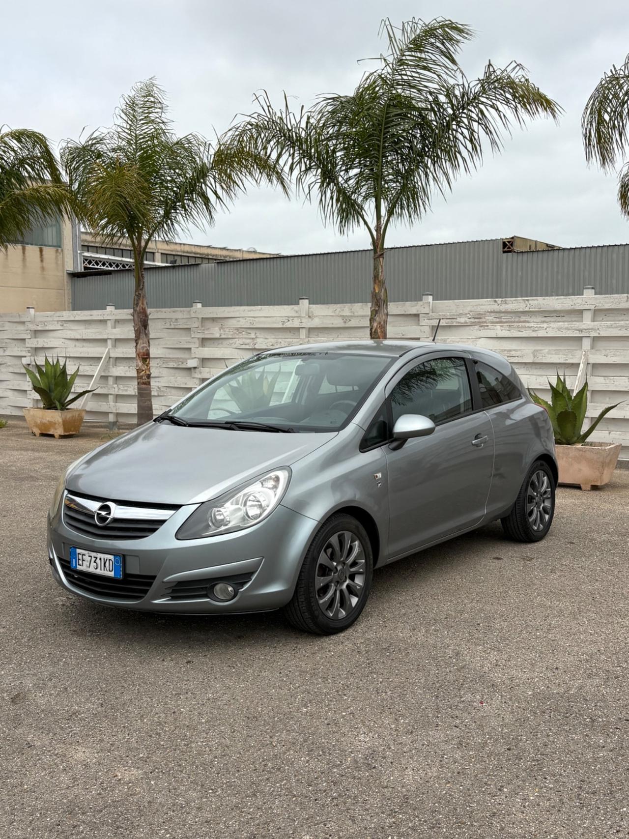 Opel Corsa 1.2 benzina 3 porte