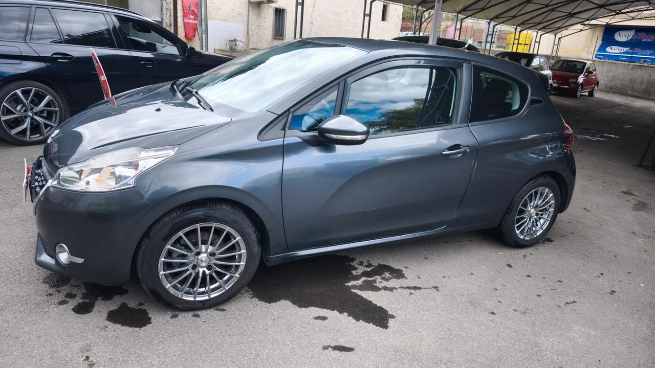 Peugeot 208 1.4 e-HDi 68 CV S&S robotizzato 3 porte Active