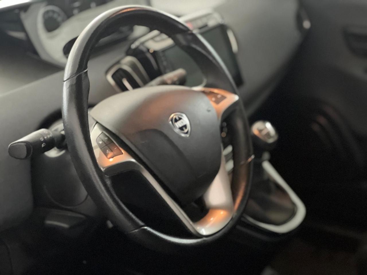 Lancia Ypsilon 1.0 FireFly 5 porte S&S Hybrid Silver