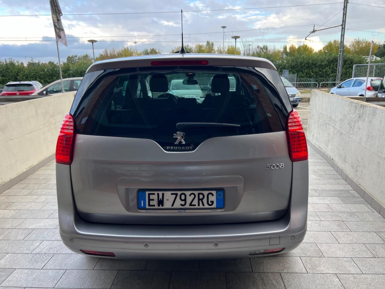 Peugeot 5008 1.6 HDi 115CV Access