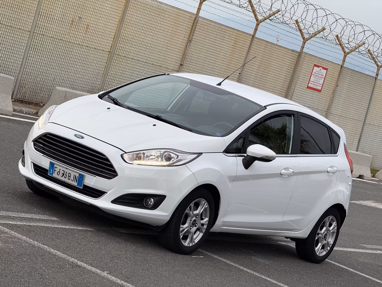 Ford Fiesta 1.5 TDCi 75CV - TITANIUM-FULL