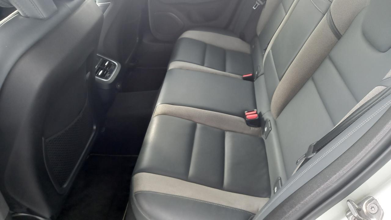 Volvo V60 B3 Geartronic R-design