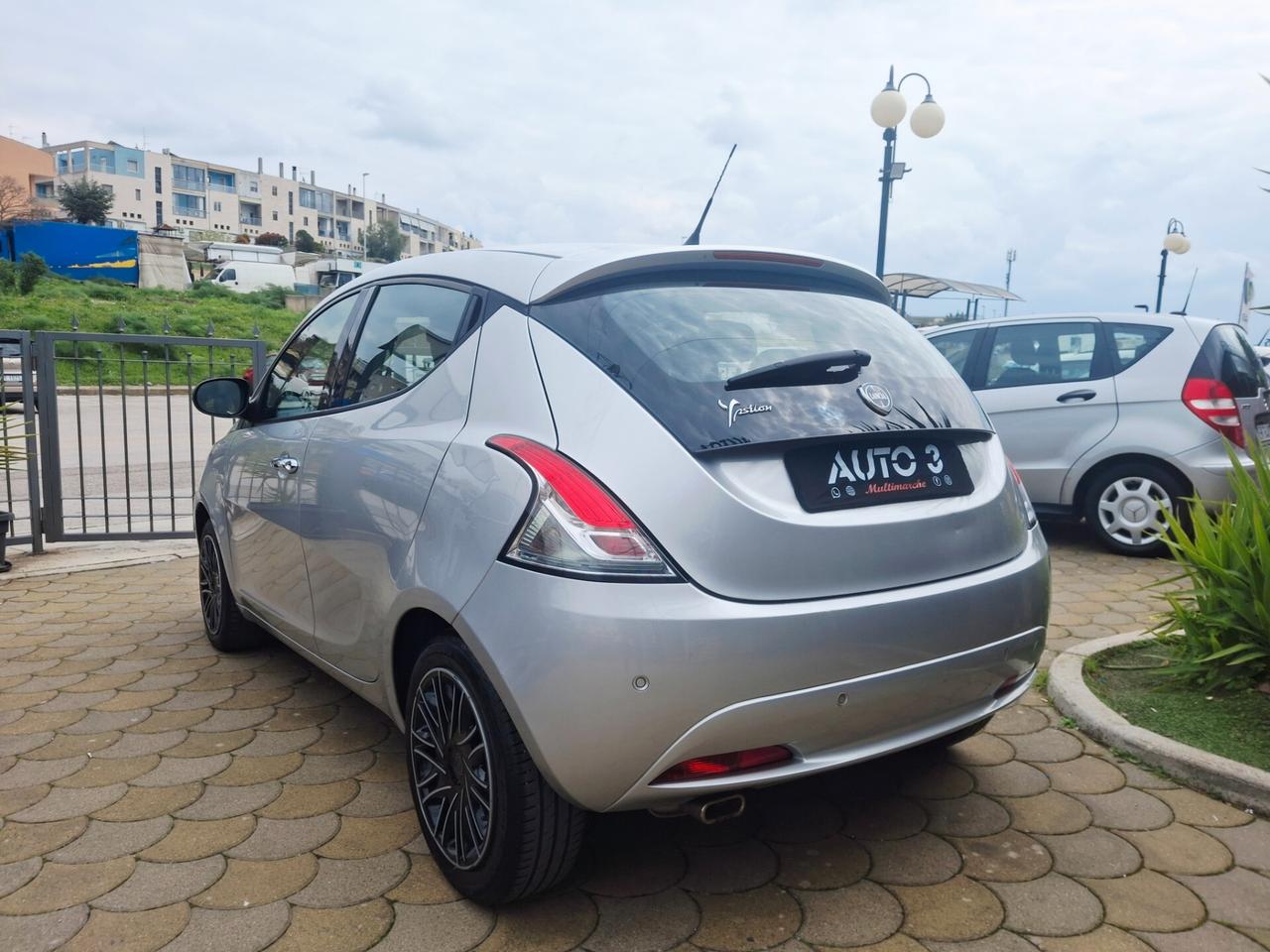 Lancia Ypsilon 1.2 69 CV 5 porte GPL Ecochic Gold