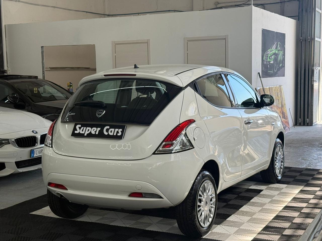 Lancia Ypsilon 0.9 TwinAir 85 CV 5 porte Metano