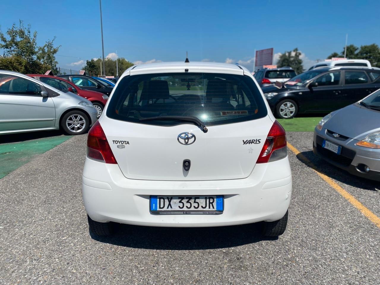 Toyota Yaris 1.0 3 porte Now