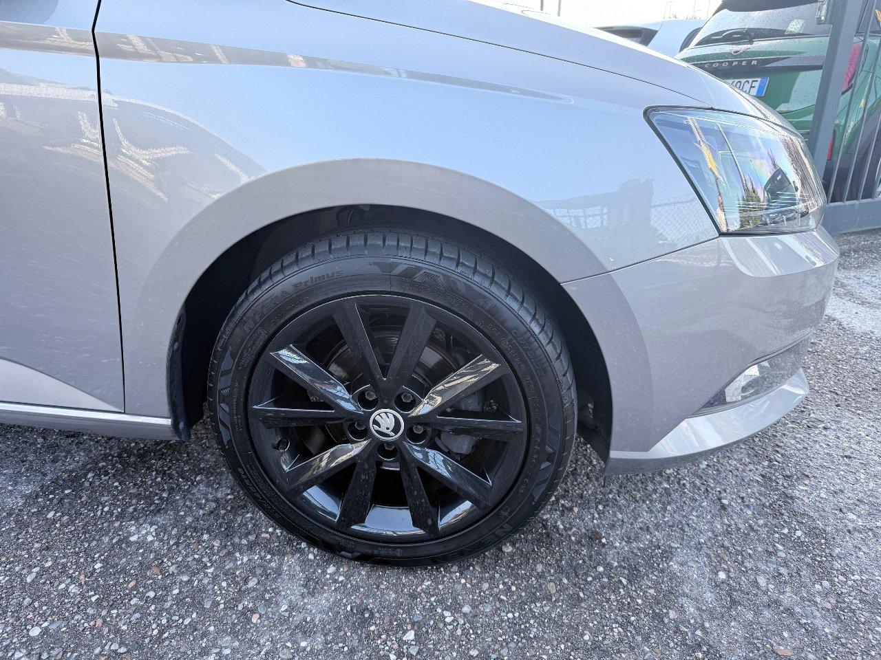 Skoda Fabia 5 Porte Fabia 1.0 mpi Twin Color Design Edition Argento 60cv