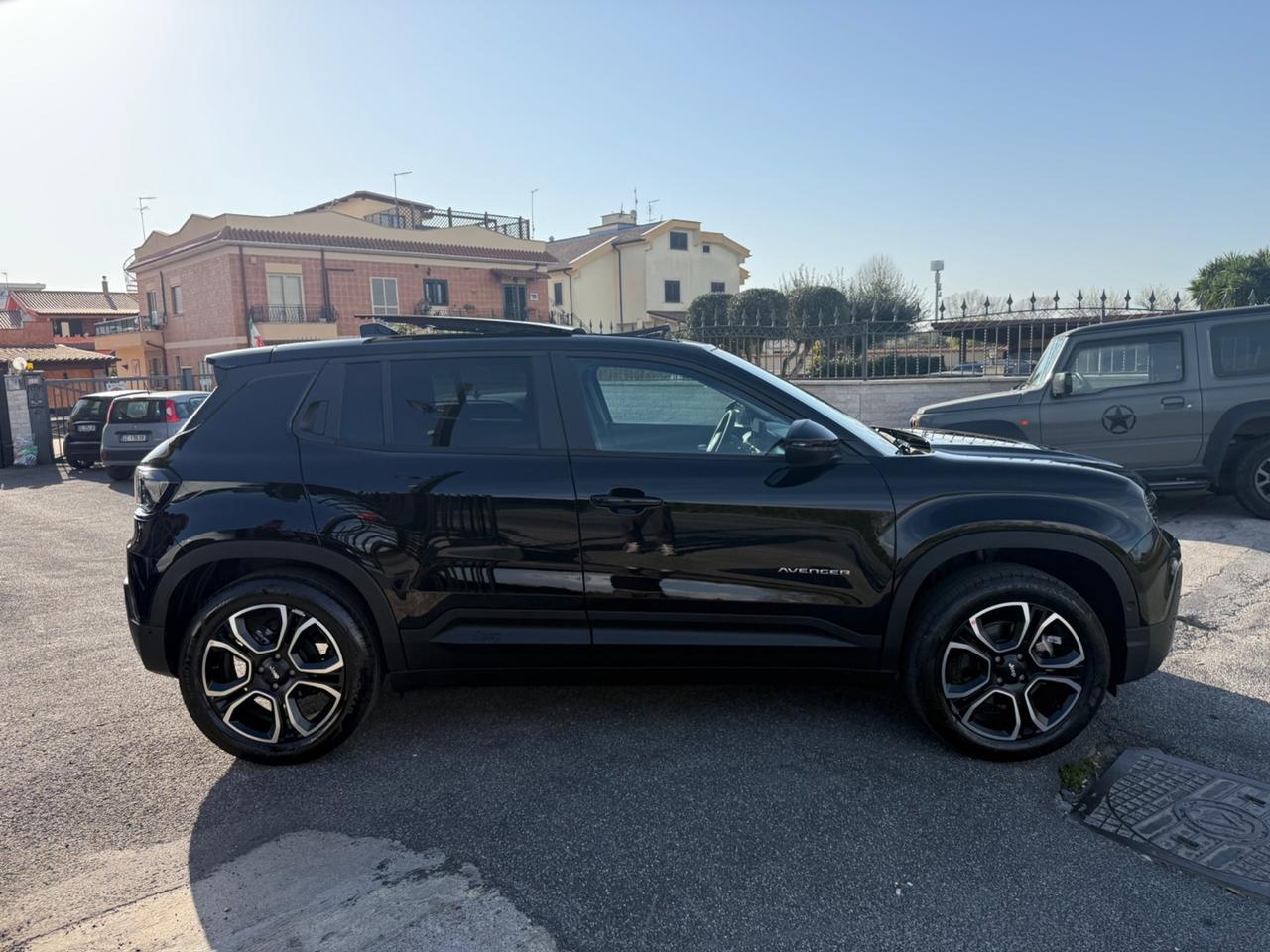 Jeep Avenger 1.2 turbo e-hybrid mhev Summit 110cv edct6 TETTO