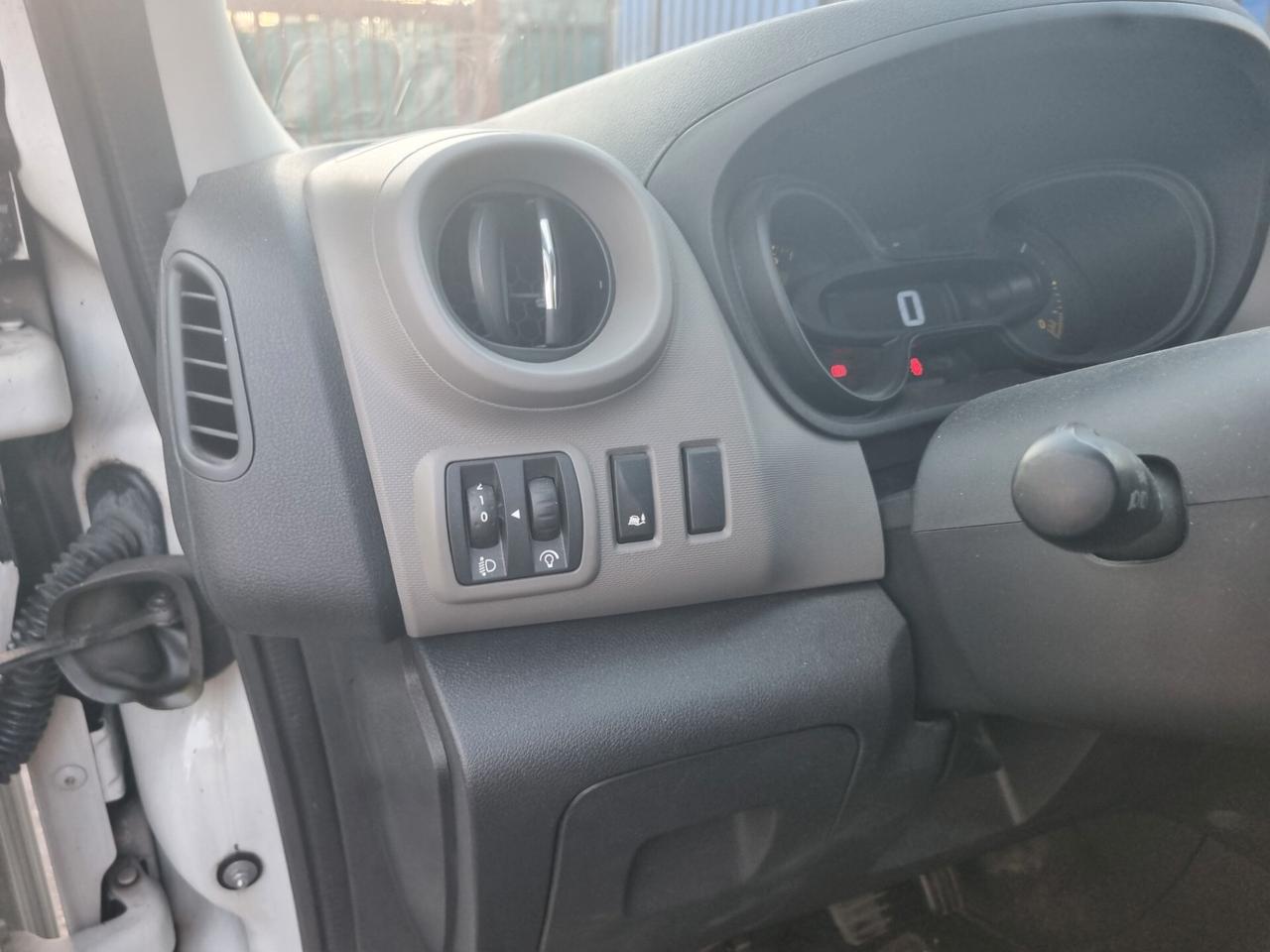 Renault Trafic T27 1.6 dCi 115CV PC-TN Furgon