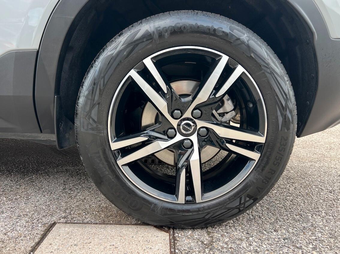 Volvo XC40 2.0 b3 Plus Black Edition auto - Tetto Apribile FULL OPTIONAL!!!