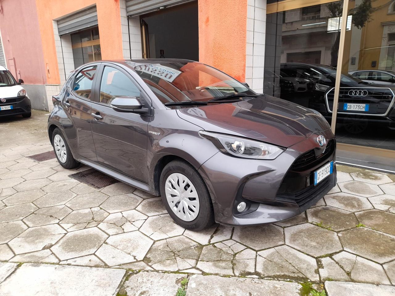 TOYOTA YARIS 1.5 HYBRID 5P BUSINESS