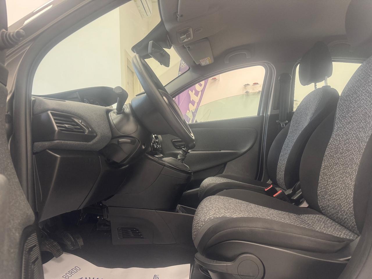 Lancia Ypsilon 1.0 FireFly 5 porte S&S Hybrid Silver