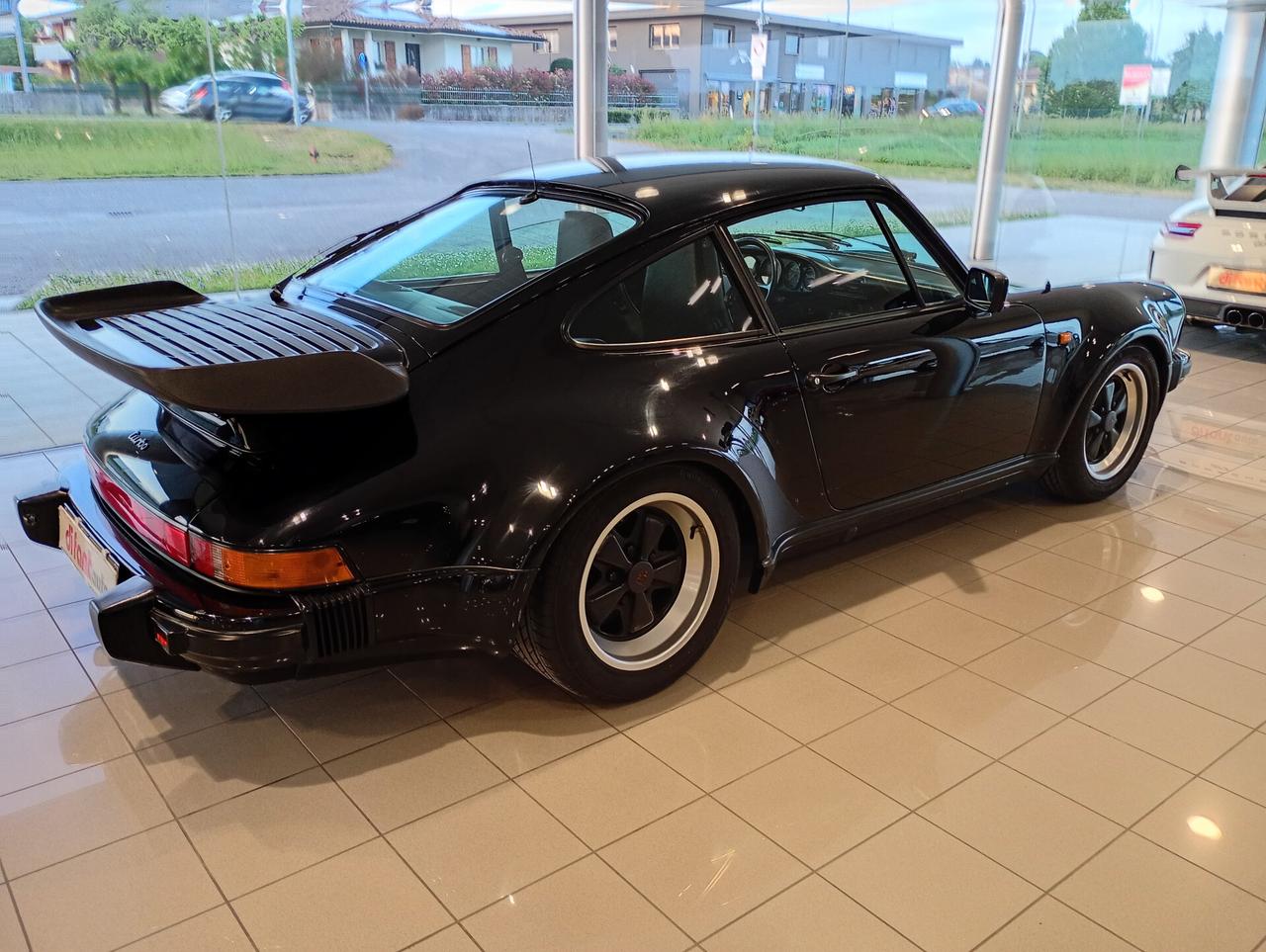 Porsche 911 930 3.3 TURBO