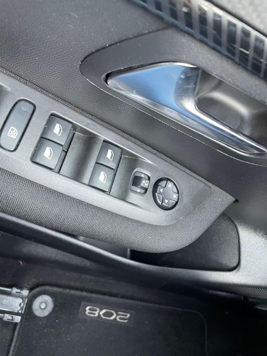 PEUGEOT - 208 - BlueHDi 100 S&S 5p. Active