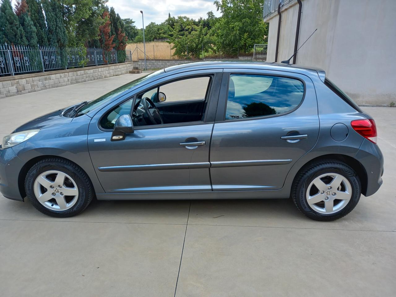 Peugeot 207 1.4 HDi 70CV 5p. Millesim 200