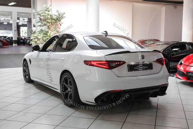 Alfa Romeo Giulia QUADRIFOGLIO|SPECIAL PAINT|HARMAN/KARDON|19''|