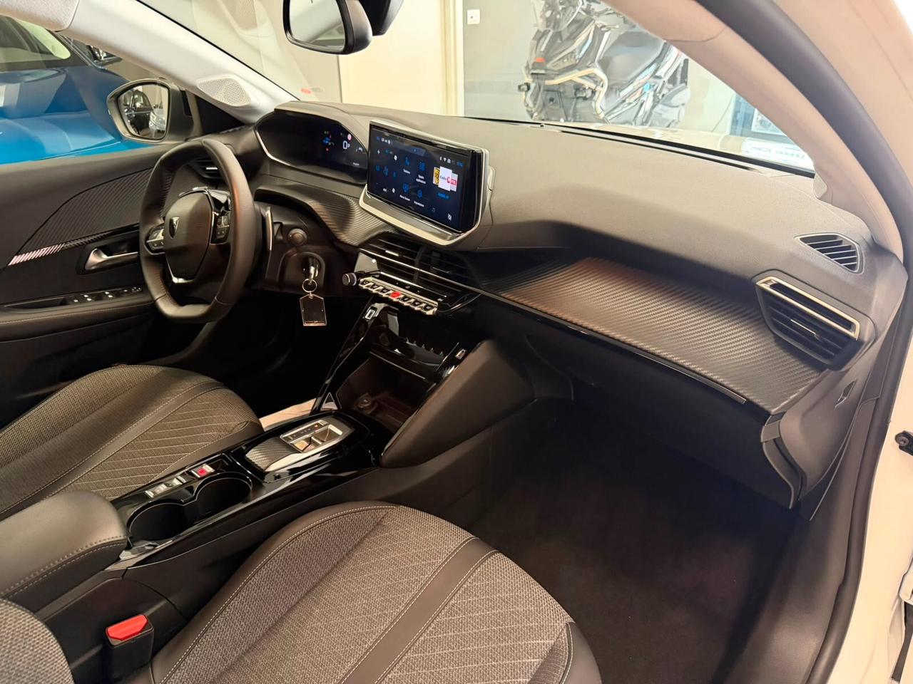 Peugeot 208 Hybrid 100 e-DCS6 Allure a rate da 185 €